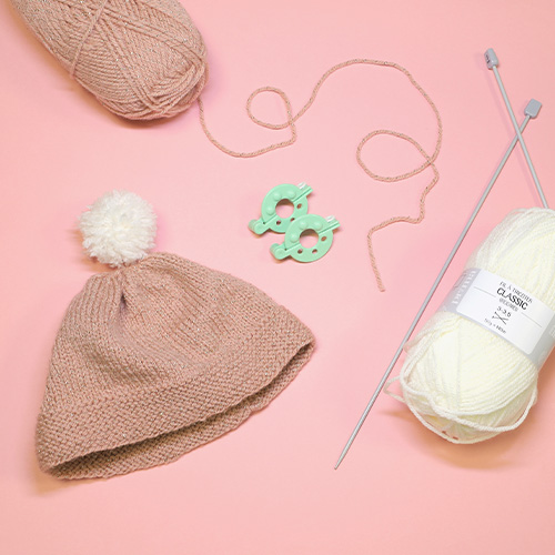 Bonnet au tricot facile à faire pour enfant de 6 ans. 